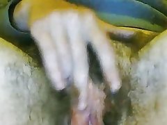 Tüylü kedi kız mastürbasyon 2